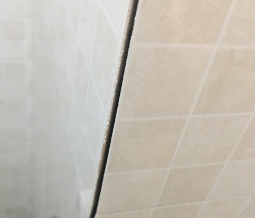 武邑瓷砖空鼓维修公司分享阳台瓷砖脱落的修复过程可以分为以下几个步骤