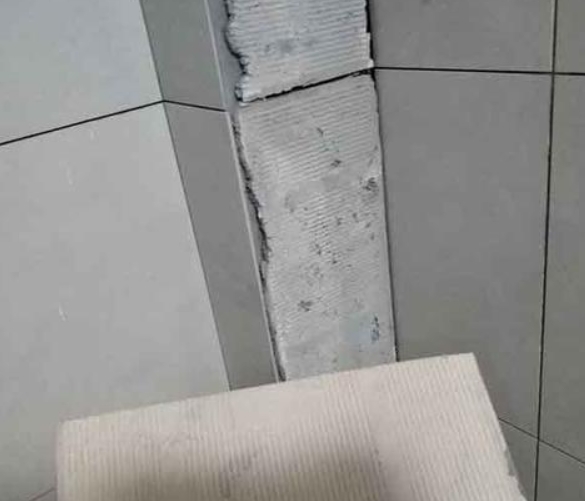 武邑瓷砖空鼓维修公司分享下厨房瓷砖脱落的补救措施。